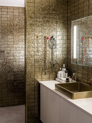 Kultainen kylpyhuone oli Mian pitkäaikainen unelma. 