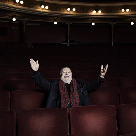 ” On hyvä mennä älykkäämmän ihmisen kanssa naimisiin, niin pääsee itse helpommalla”, Esko Salminen sanoo vaimostaan Aino Seposta.