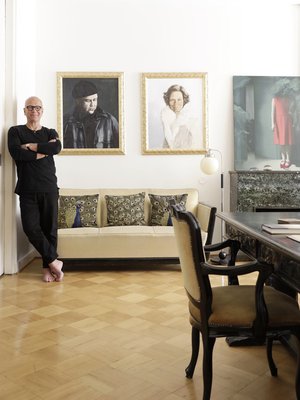 Markulle kodissa tärkeintä on se, että koko perhe viihtyy kotona ja myös ystävät ovat sinne tervetulleita. Markun muotokuvan on maalannut Viggo Wallensköld, Minnan taas Jukka Rosti.