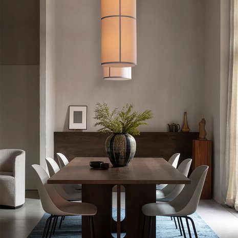 Audo Copenhagen -merkin pellavainen Hashira-kattolamppu antaa miellyttävän pehmeää valoa. 375 e, nordicnest.fi.