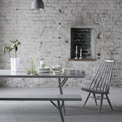 Iittalan Aalto-maljakko on lukijoiden suosituin designesine. Myös Iittalan astioita on monilla. Ilmari Tapiovaaran Mademoiselle-tuolia ei kovin monella ole, mutta siitä kyllä haaveillaan. Kuva: <span class="photographer">Iittala</span>