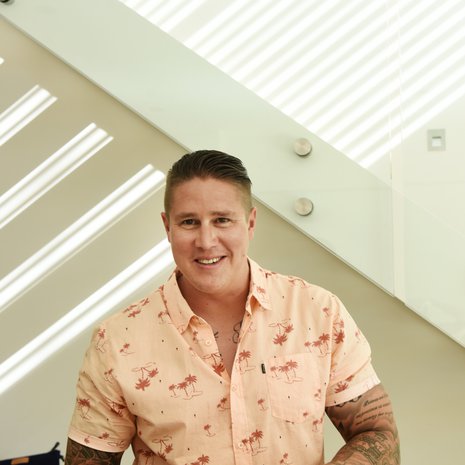 Tomilla ja Minkalla on Sydneyssä iso liuta hyviä ystäviä niiltä vuosilta, jolloin he asuivat kaupungissa. Nyt vanhat tutut ovat päässeet taas istumaan yhdessä illallispöydän äärelle. 