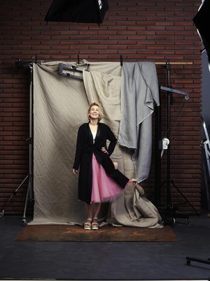 ”Arvostan kaikenlaista estetiikkaa, myös muotia. Isällä oli antiikkiliike, jossa olin kesätöissä, joten sitä kautta olen oppinut pitämään antiikista, erityisesti lasista.”