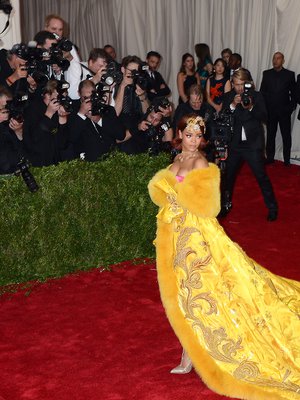 Rihanna Guo Pein upeassa asussa vuoden 2015 MET-gaalassa.