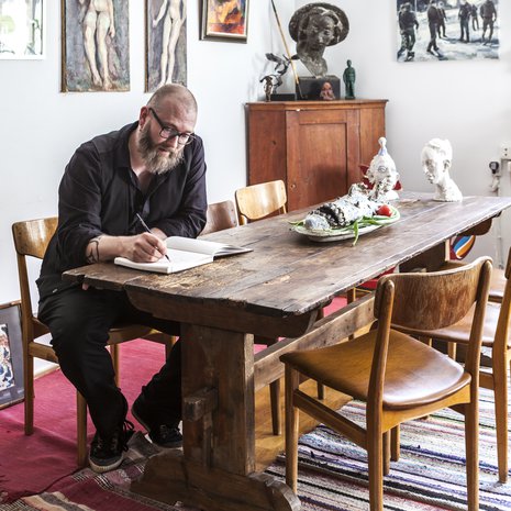 Sakari Kannosto on kuvanveistäjä ja opettaja sekä Arabian taideosaston tämän vuoden vieraileva taiteilija.