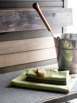 <p><p>Miksipä kaikkien lauteiden pitäisi olla siitä yhdestä ja samasta puusta? Kuva: <span class="photographer">Finlayson</p></p></span>