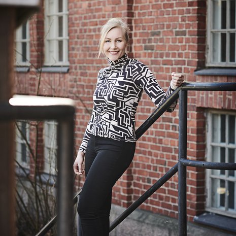 Emma ajattelee, että ammattiurheilijan kannattaa miettiä vaihtoehtoinen urasuunnitelma. Hän on valmistunut liiketalouden tradenomiksi ja teki juuri jatko-opinnot kansainvälisestä urheilujohtamisesta. "Tiedonjanoni ei tunnu koskaan loppuvan."