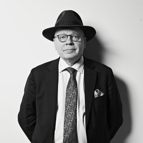 "Epävarmuus on aina läsnä. Onneksi. Jos olisin liian varma, olisin varmaan liukunut jotenkin vaarallisille vesille", Harri toteaa.