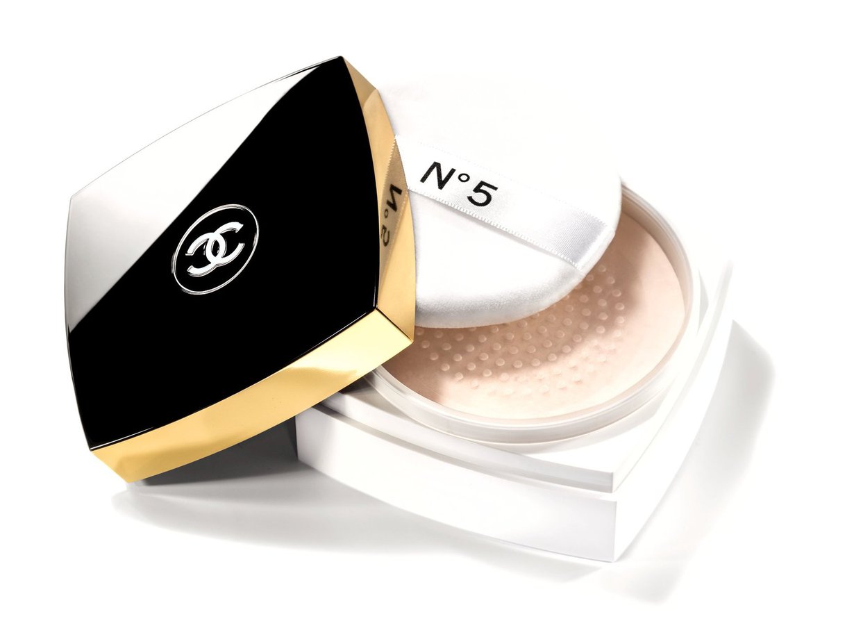 Chanel n:o 5 Loose Powder, 75,95 e/145g, www.transmeri.fi. Kuva: Valmistaja
